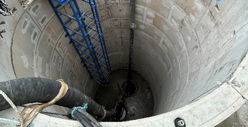 Facing inside a deep shaft for a wet well